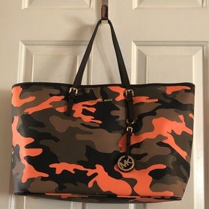 SOLD ~Michael Kors MD Jet Set Travel Bag